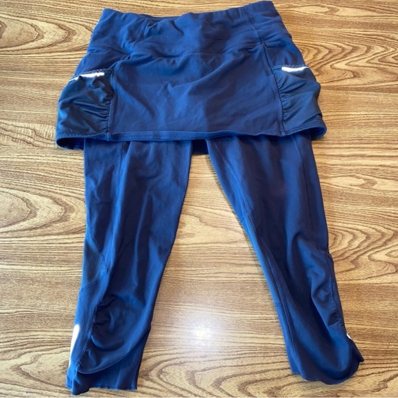 Athleta grey acceleration 2 in 1 capris skort smal - Picture 2 of 4